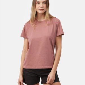 BNWT Women’s Natural Dye tentree Tee shirt Crushed Berry Medium